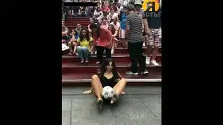 Девушки с футбольным мячом просто высший класс