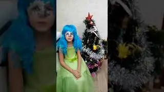 Соня читает стих про зиму на Новый год