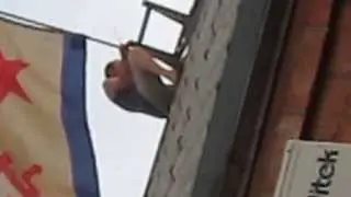 Флаг,гюйс поднять.