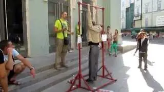 Призовой турник-аттракцион. Prize-winning horizontal bar attraction