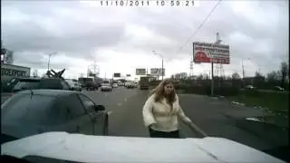Car Suffers from Frenzied Crazy Woman Strikes on the Road-Car Crash compilation #123 2015 HD