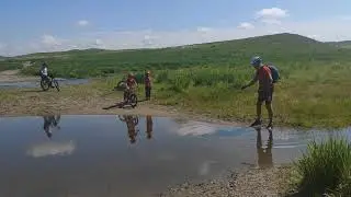 Авдей форсирует речку