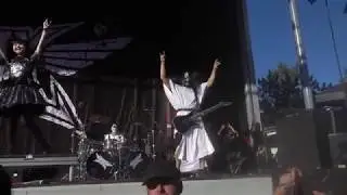 BABYMETALギミチョコにKORNのヘッドとセキュリティが乱入！