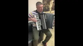 Омские улицы на аккордеоне перед шоу Привет, Андрей! 