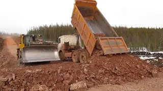 Construction of a temporary road.   Отсыпка технологического проезда.