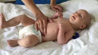 Baby mavemassage mod forstoppelse