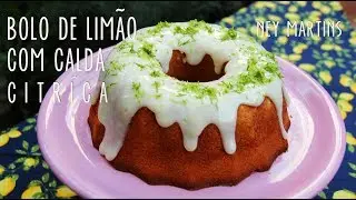 Bolo de limão com calda cítrica