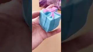 Распаковка сюрприза. Сквиш-перевертыш.