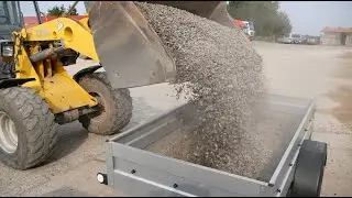 Škoda Favorit 135 L (r.v. 1990) a 750 kg štěrku na beton