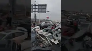 Двести автомобилей устроили массовое ДТП в китайском городе Сучжоу.