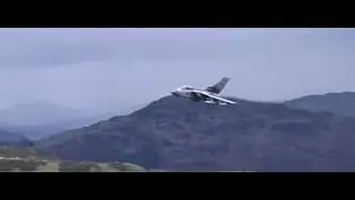 © Jets Fighter in Low Pass Shocking Spectacors