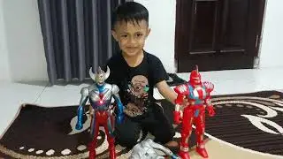 Bermain dengan Ultraman & Robot Merah: Seru dan Menegangkan!