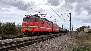 Электровоз ВЛ10 - 1888 с очень длинными грузовым поездом, и с приветливой бригадой!