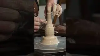ИЗЯЩНАЯ ВАЗОЧКА  #гончарнаямастерская #potterystudio #гончарноедело #ceramics #керамика #глина