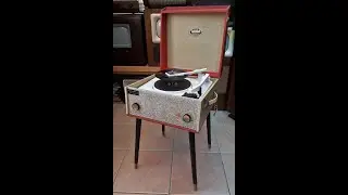THE 1963 DANSETTE C101 'CHALLENGE' RECORD PLAYER.