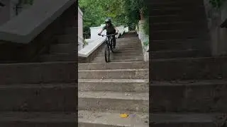 Катаю на Двухподвесе Pasak по лесенкам 
