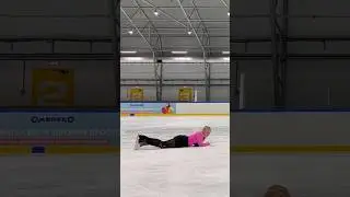 Аххаха, на ровном месте упала😂(голова закружилась) 
