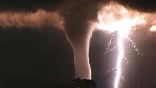 i recreated the tornado and lighting picture in roblox