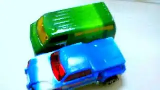 Hot Wheel Color Shifter Water Revealed - Mega Duty And Custom '77 Dodge Van
