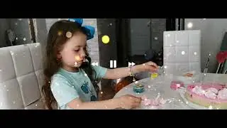 Ярослава украшает торт к своему дню рождения!!! Ярославе исполнилось 6 лет