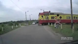 Танец перед ЖД переездом CKD 816