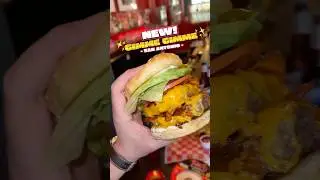 ✨ NEW! ✨ Get huge burgers, birria ramen, cocktails and huge burgers at Bar Gimme Gimme in SA! 🤯