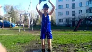 Обливаюсь холоднойиводой