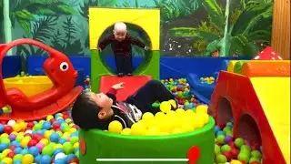 Бейби босс в парке.Baby boss in the park