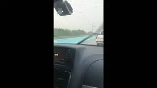雷が近くで落ちる瞬間