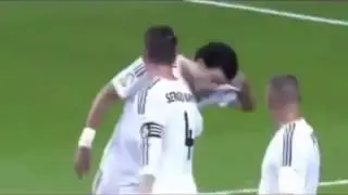 ترجمة حقيقية للحوار الدي دار بين لاعبي ريال مدريد باسلوب حسن و محسن