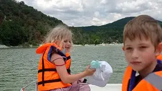 На катамаране к болотным Кипарисам заповедного озера Краснодарского края