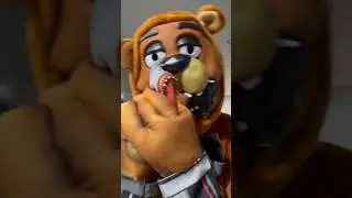 FREDDY FAZBEAR EATS SHARK PUPPET!