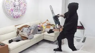 Waking up Raphael with a chain saw! | Raphael Japan