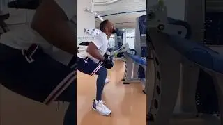 What is Will Smith doing ? 😅 