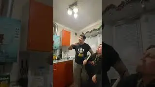 Шамиля в мск не пустили на ATL, теперь это рофл)… @ACIDHOUZE #rave #слэм