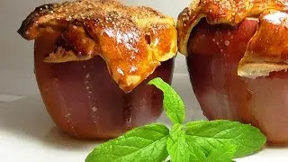 BAKED APPLES IN THE OVEN. DELICIOUS DESSERT.