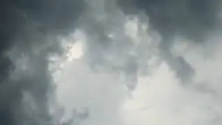 বৃষ্টির আগের মুহূর্ত যখন ঠিক মেঘ করে