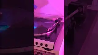 Сегодня у нас классика рок-н-ролла! Это Bill Haley & The Commets - Rock Around The Clock. #vinyl