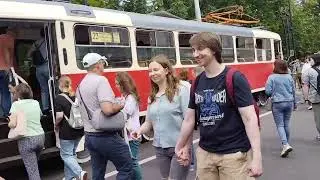 Москва. Выставка старых трамваев на Чистых прудах