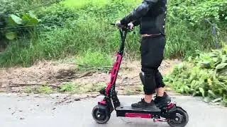 riding e scooter