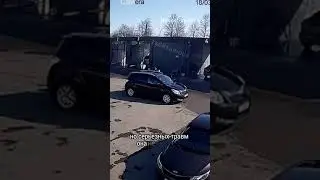 На автомойке в Новочебоксарске машина наехала на сидящую на асфальте девочку  #новости