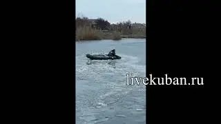 Спасение собаки, провалившейся под лед в Кореновске