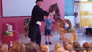 выступление фокусника в детском саду .