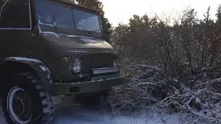 Unimog 404, advertisement of winter trip