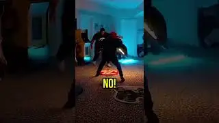 Фанум и Кай Сенат сражаются на световых мечах 