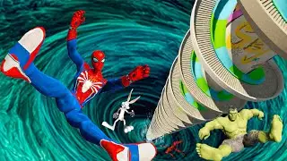 Spiderman Takes on the WORLD'S TALLEST Water Slide Tower in GTA 5!