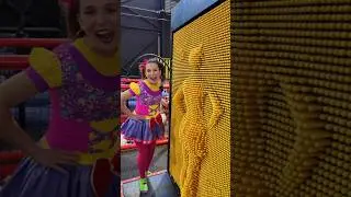 Payasita Risy ￼🎈 ￼ marcándose silueta #cantajuego #payasos #tenerife #risy