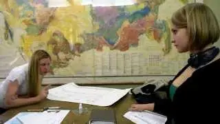 Коридоры ГЗ во время сессии.Студентки и буры