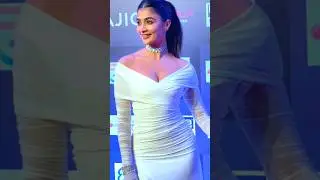 Pooja hegde a radiat goddess gracing on the red carpet with celestian charm|| #bollywood #viral