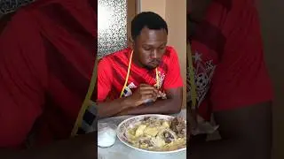 шымкент Черный мальчик ест бешбармак #шымкент #viral #streetfood #vlog #food #казахстан